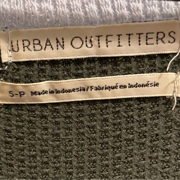 URBAN OUTFITTERS SIZE SMALL ARMY GREEN CARDIGAN - Picture 2 of 3